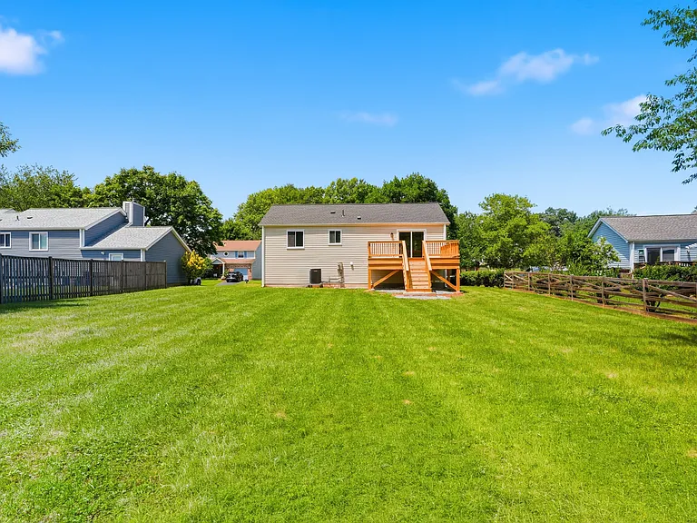 202 Leslie Ct #202 — Photo 41