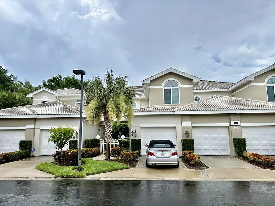 4610 Hawks Nest #202