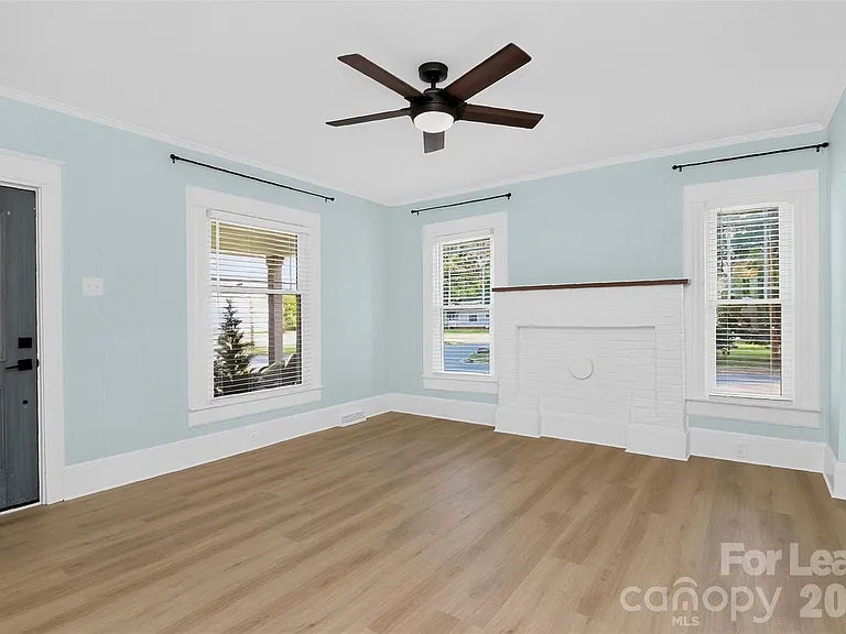 204 E McNeely Ave — Photo 4