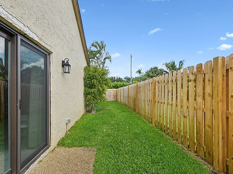 11063 Oakdale Rd — Photo 41