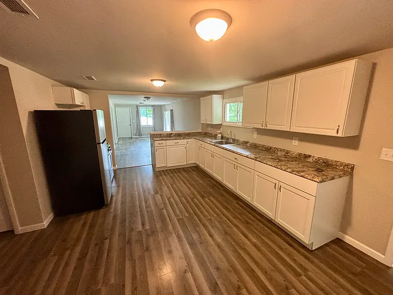 7263 N Oak Rd — Photo 3
