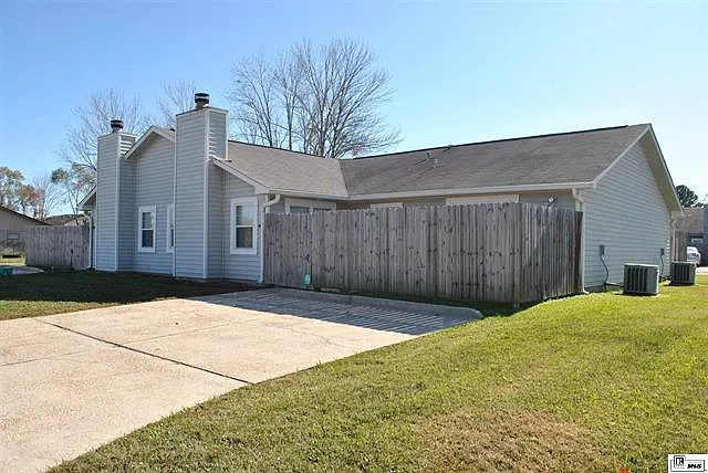 300 Woodale Dr #A — Photo 1