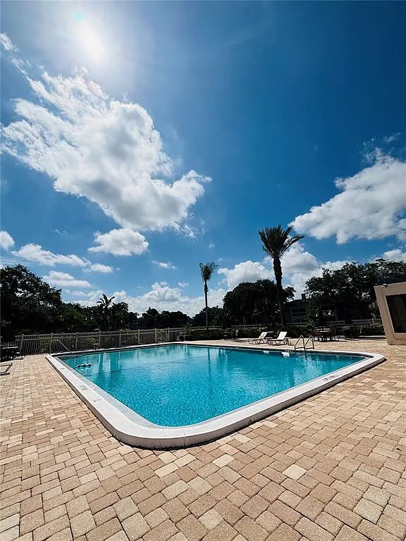 2 bed, 2.0 bath, 1031 sqft, $2,000 — Photo 2