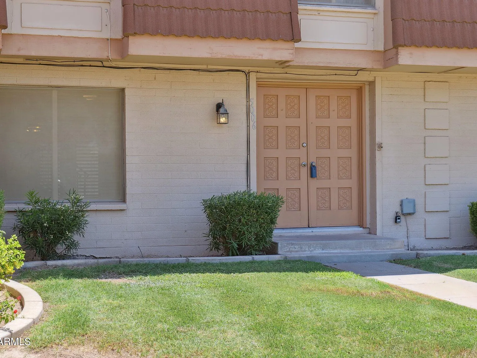3 bed, 2.5 bath, 1656 sqft, $2,100 — Photo 2