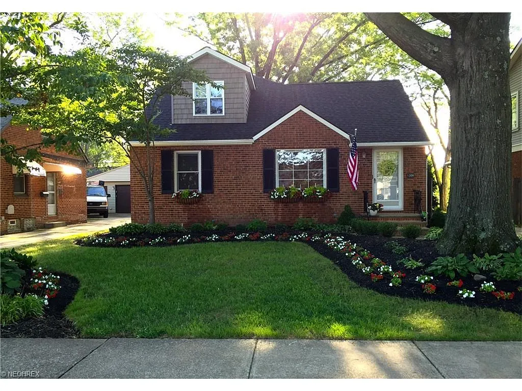 1308 Genesee Ave photo 1