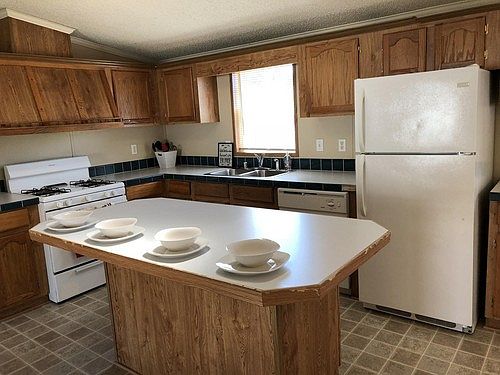 2nd image of 1672 Pinecroft Dr
