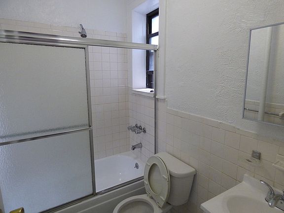 5th image of 2139 27th St APT A1