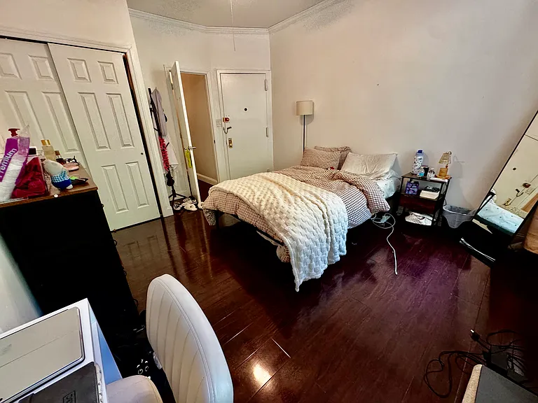 325 E 90th St #2W — Photo 2