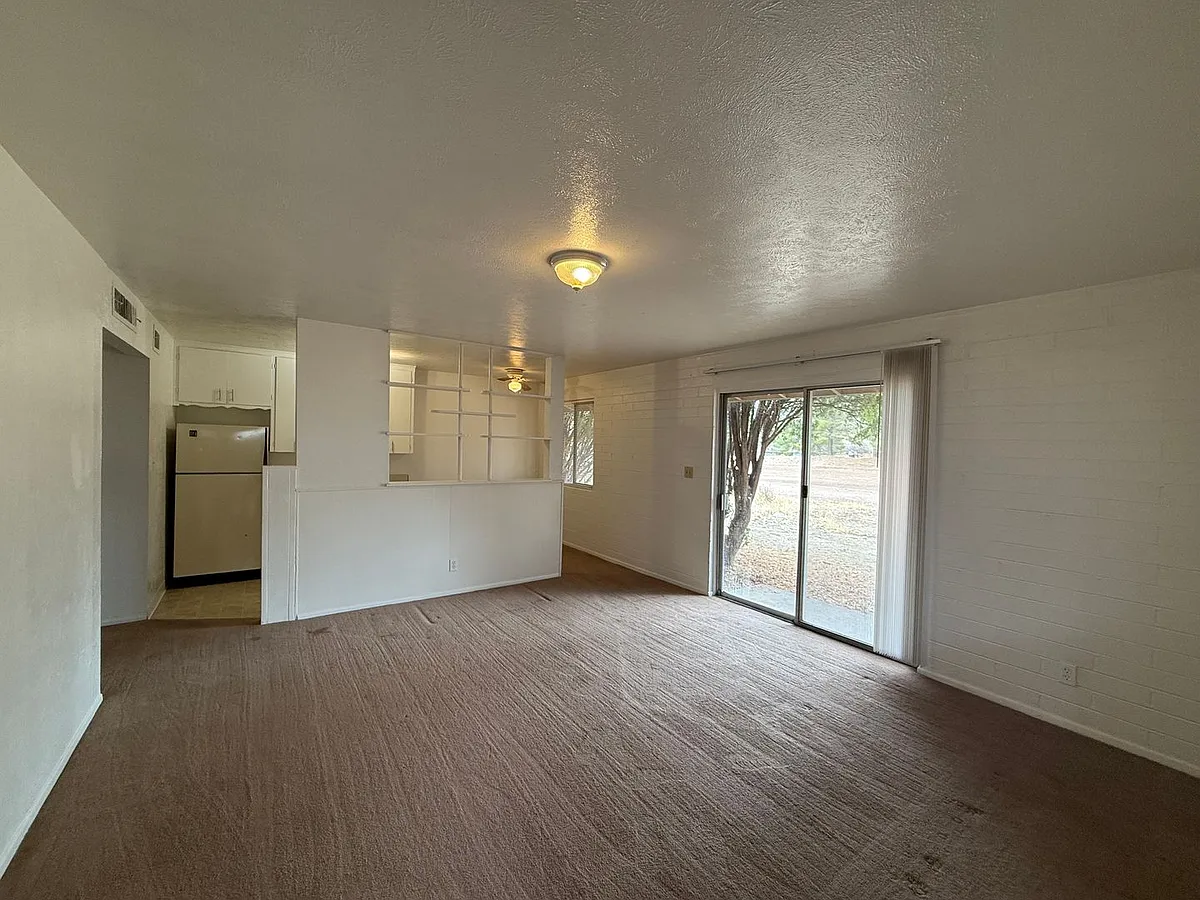 Building Photo - 3990 E Yuma Dr #1