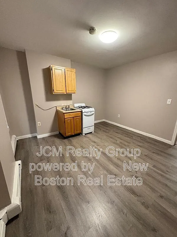 Studio, 1.0 bath, 200 sqft, $920 — Photo 2