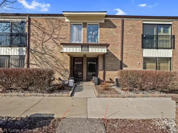 18218 University Park Dr, Livonia, MI 48152