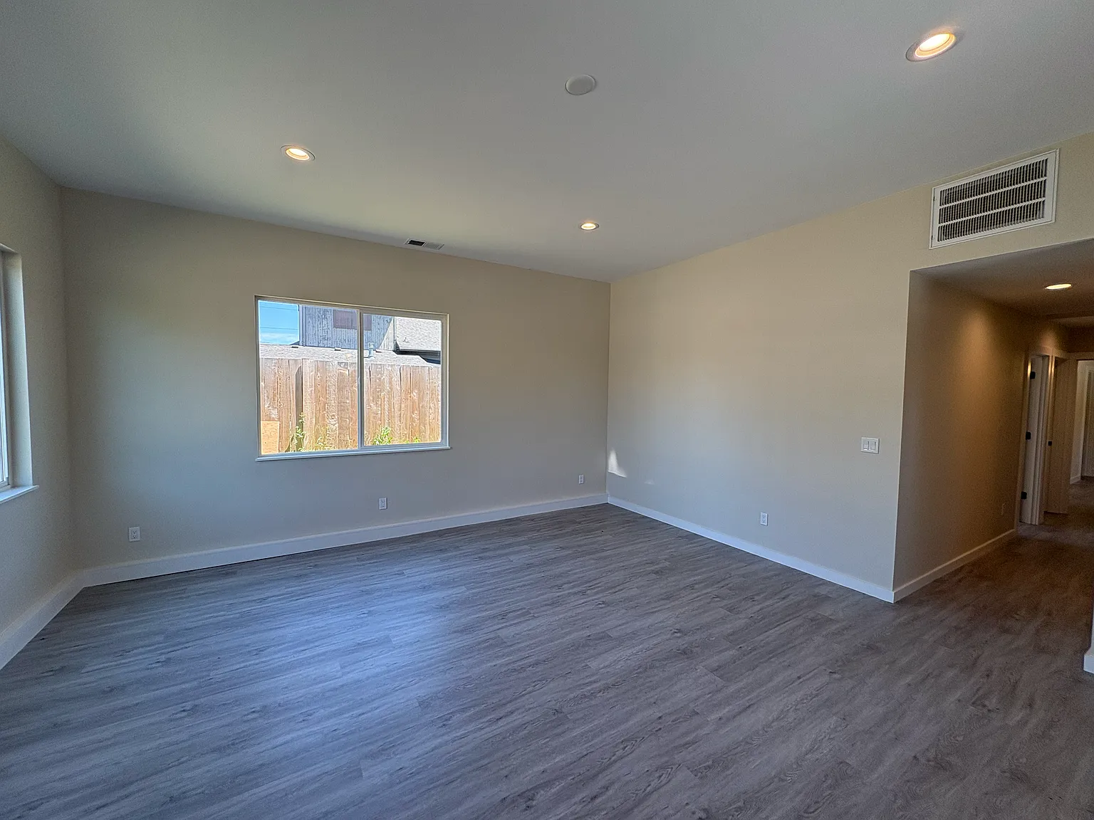 3 bed, 2.0 bath, 1020 sqft, $2,250 — Photo 3