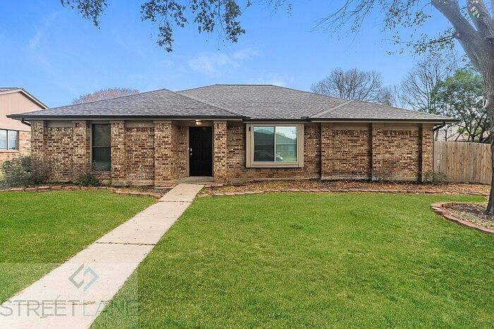 1st image of 905 Sandhurst Dr #1