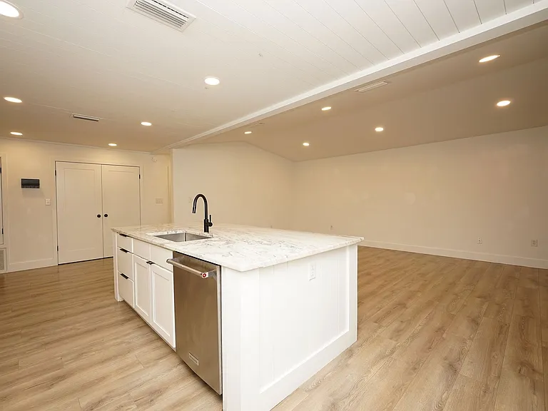 2419 Rocky Shores Dr — Photo 7
