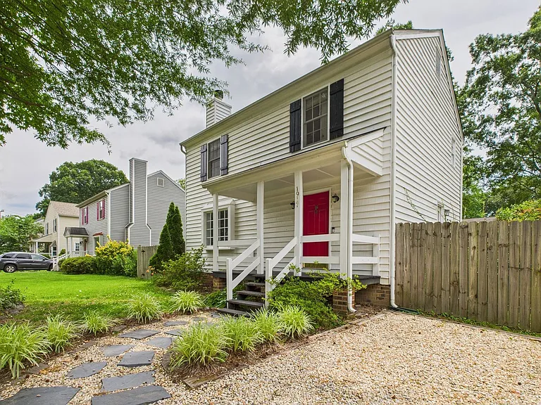 1917 Millsap Ln — Photo 4