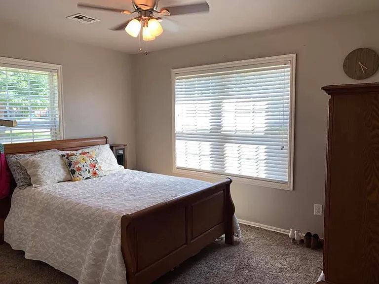 215 E Kittyhawk Dr — Photo 9