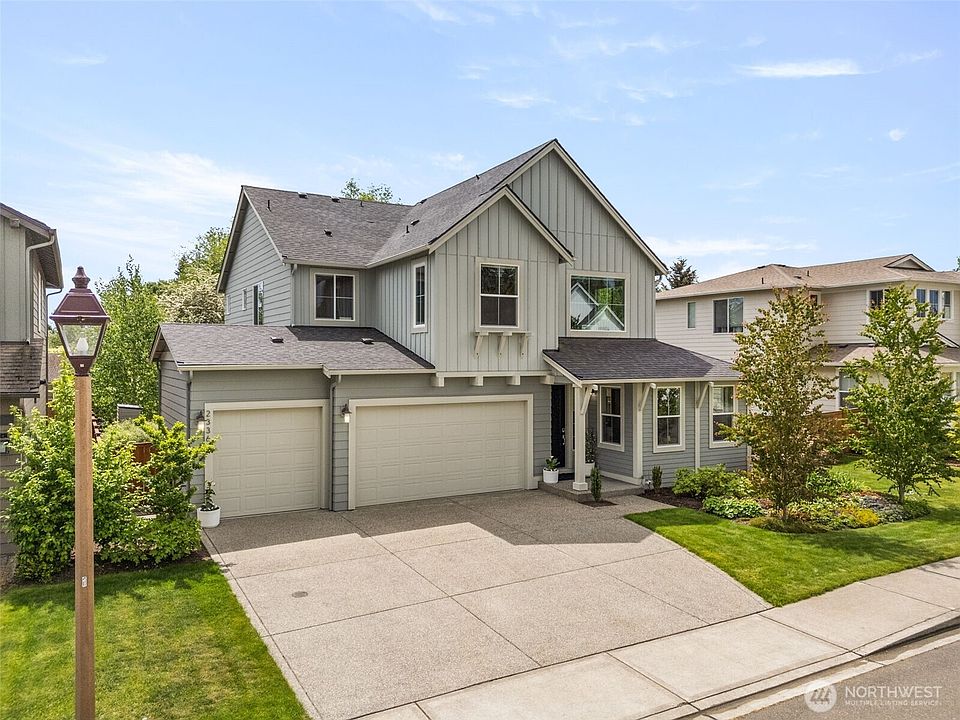 1st image of 2336 NE Winlock Way