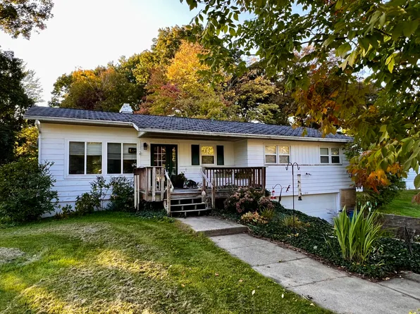 18141 Trudy Dr, Spring Lake, MI 49456