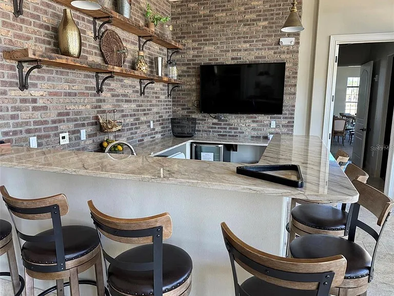 124 Soliera St — Photo 33