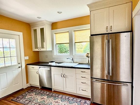 5th image of 2 Hawkins Ave #1