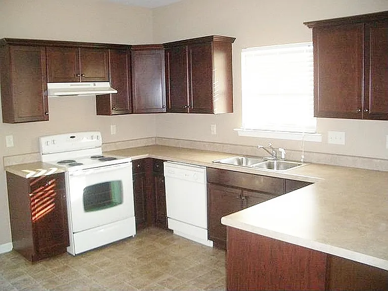 2108 Spaulding Pl — Photo 3