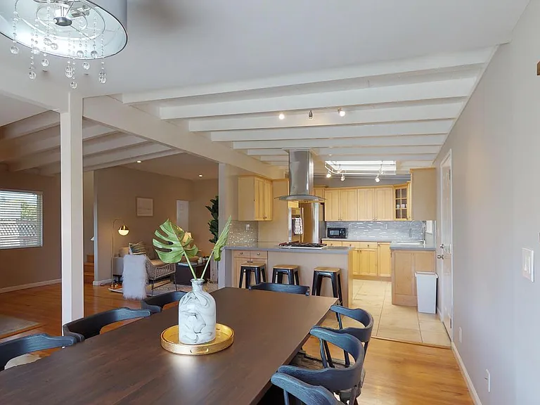 710 Telford Ave — Photo 6
