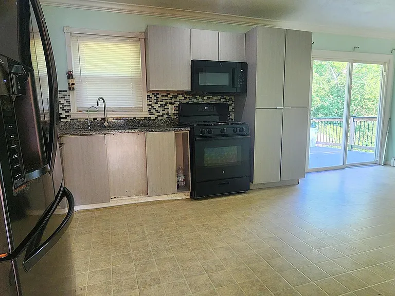 13821 Gilbert Rd #UPPER LEVEL — Photo 2