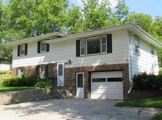 595 Prospect Ave, Windom, MN 56101