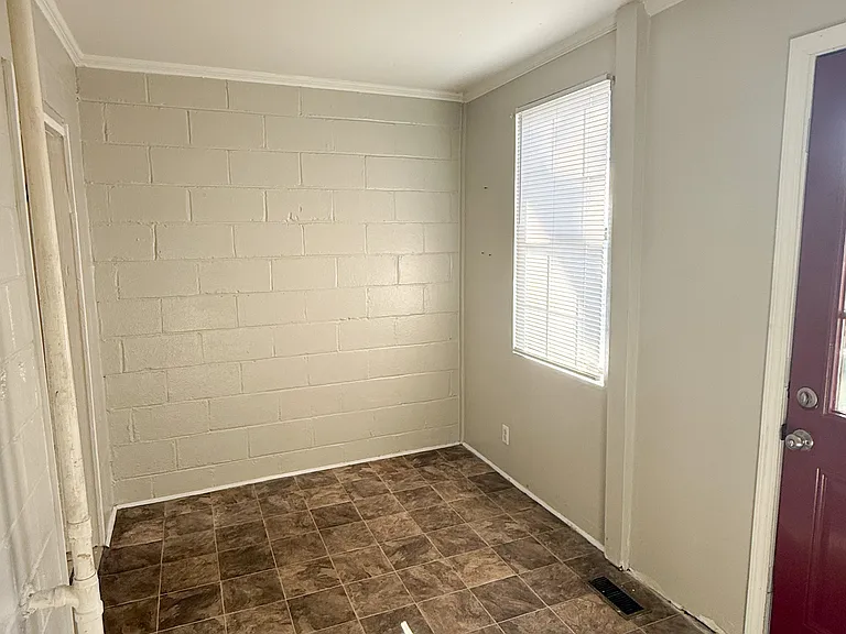 913 Pine St — Photo 5
