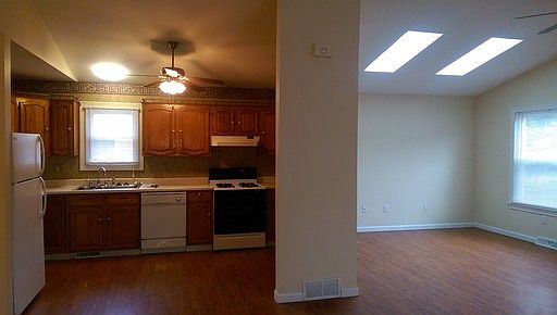 5th image of 128 Lakewood Dr