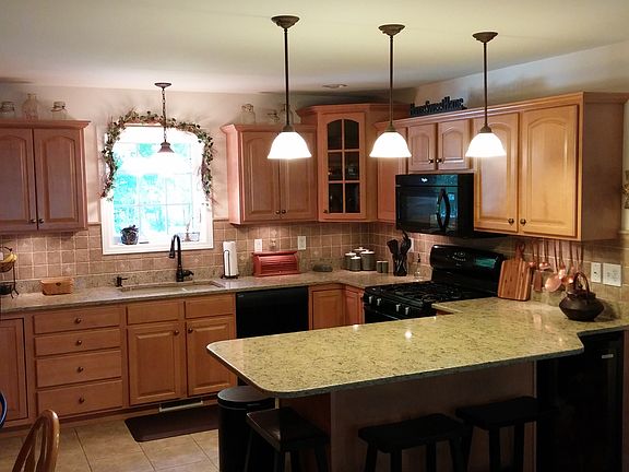 5th image of 5 Elizabeth Ln