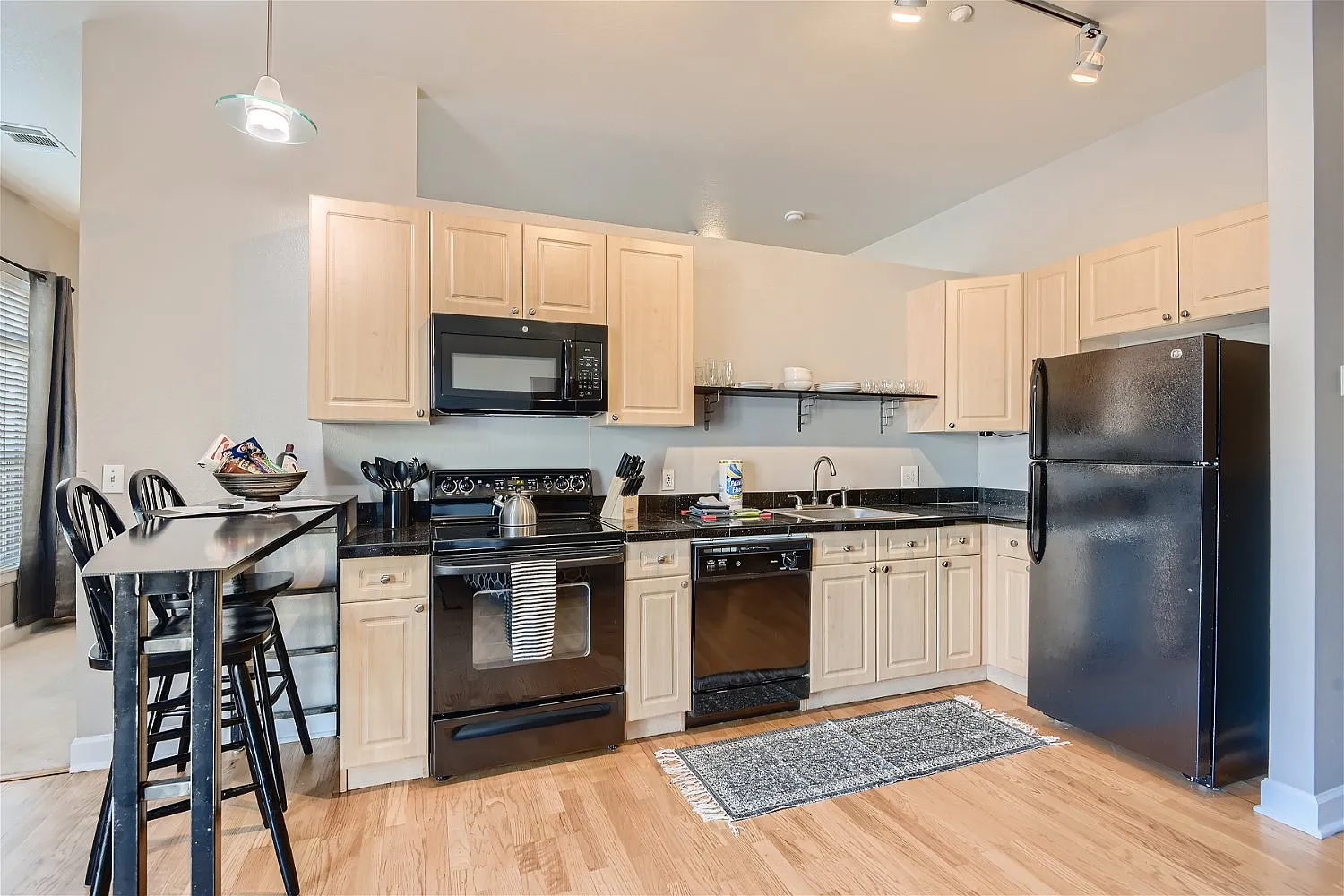 1 bed, 800 sqft, $3,600 — Photo 4