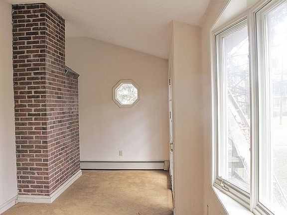 2nd image of 659 Hillcrest Ave