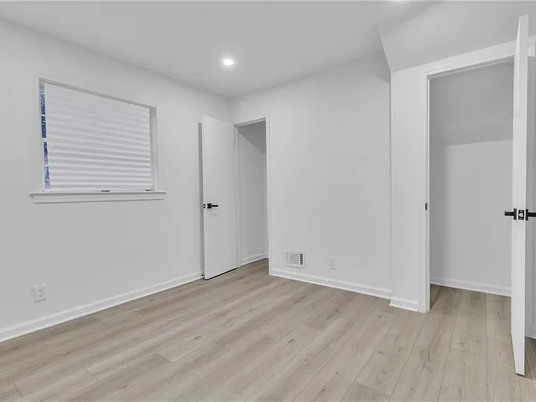 3296 Columbia Woods Dr — Photo 43