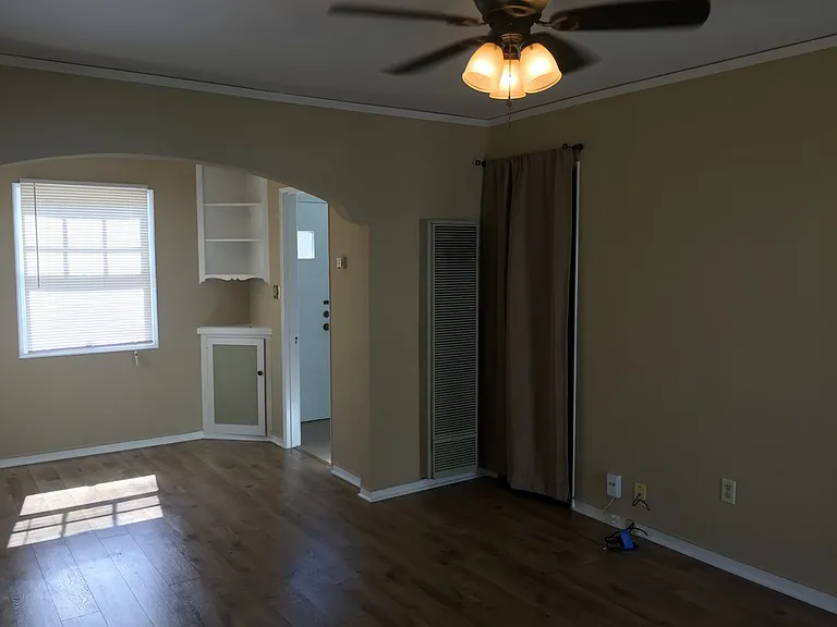 132 Lewis St — Photo 2
