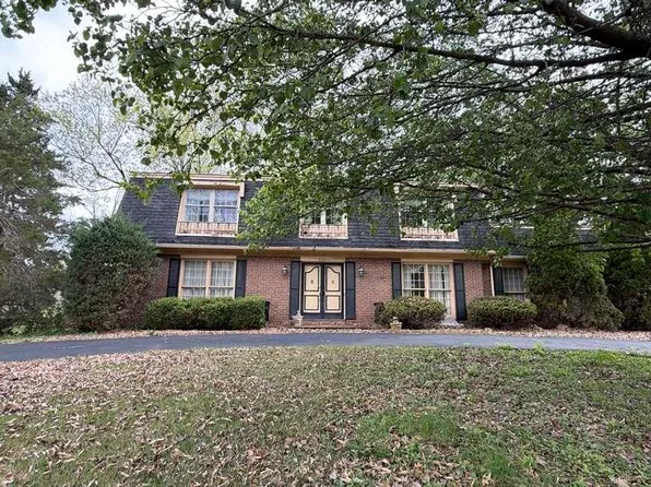 621 Claymont Estates Dr, Chesterfield, MO 63017