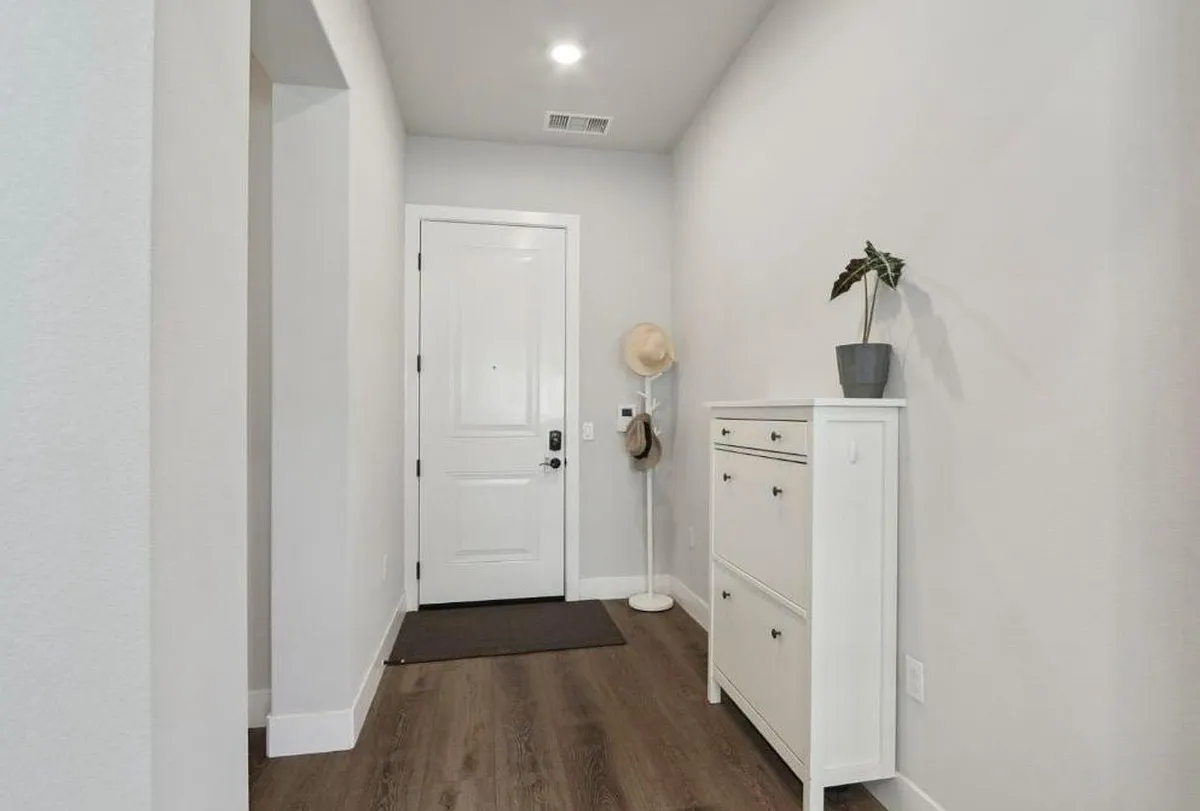 Building Photo - 1661 Spring St #412