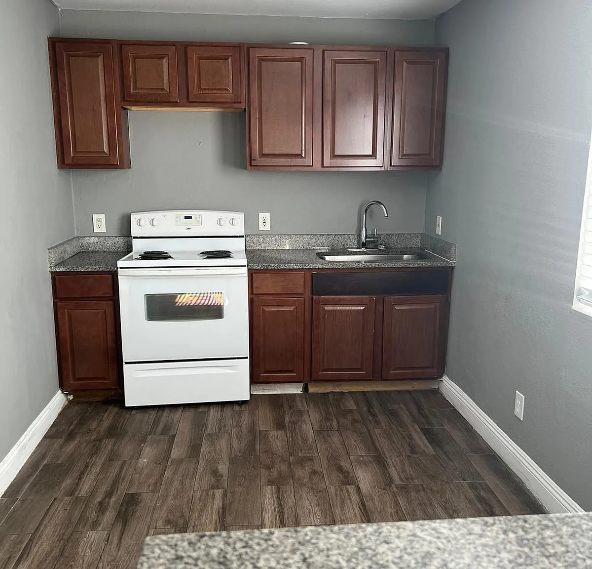 2 bed, 1100 sqft, $1,050 — Photo 3