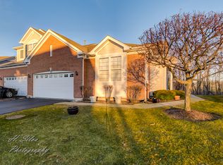 47 Regent Dr, Gilberts, IL 60136