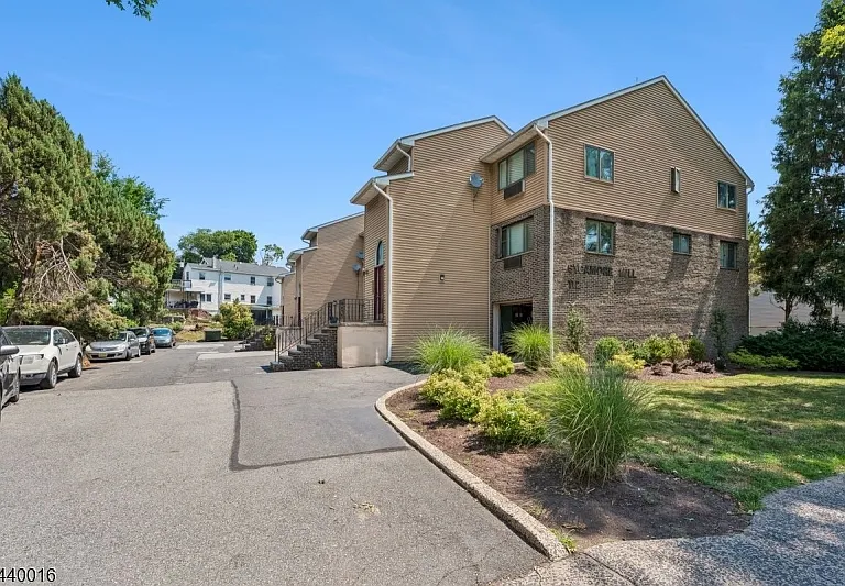 112 Mill St #H — Photo 1