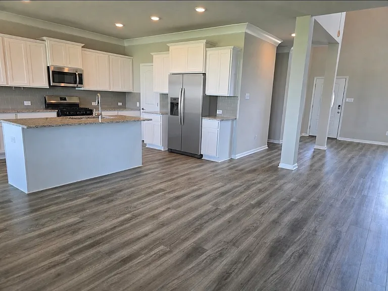4410 Lake Crest Dr — Photo 2
