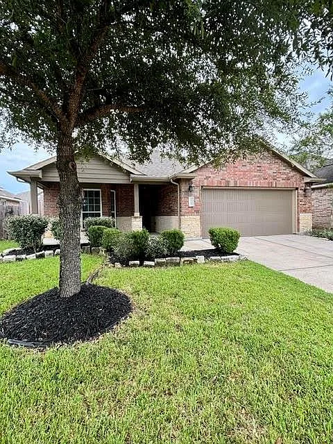 3 bed, 2.0 bath, 1804 sqft, $1,995 — Photo 3
