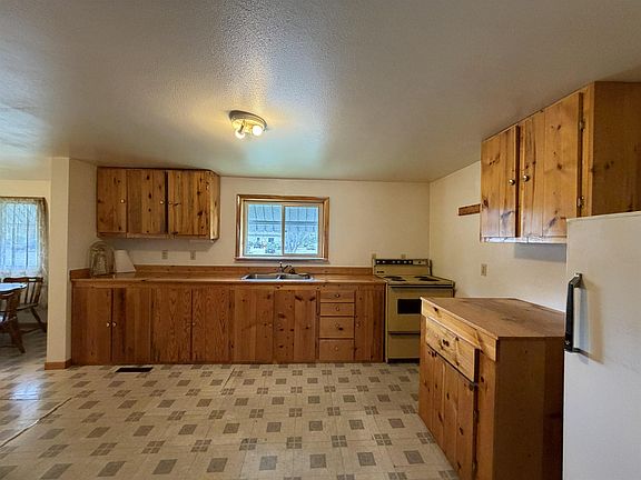 4th image of 822 4th St