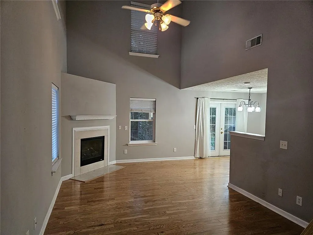 3 bed, 2.5 bath, 1865 sqft, $1,989 — Photo 4