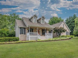 201 Rolling Hills Rd, Mills River, NC 28759