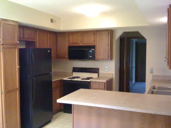 2512 Crestline Ct, Lawrence, KS 66047