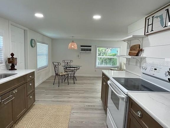 4th image of 1357 Lakeshore Dr APT 1