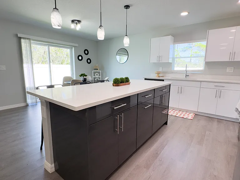 Kitchen Island, perfect for gathering.