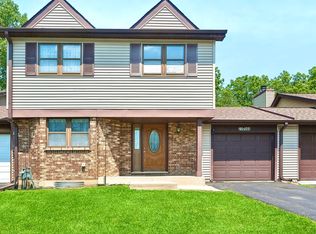 23W500 Greenbriar Dr, Naperville, IL 60540