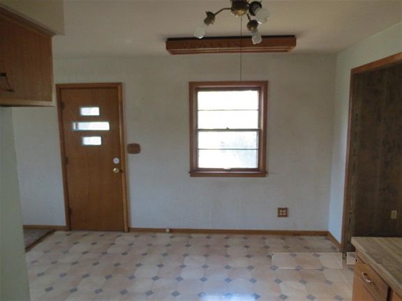 3rd image of 1203 Midway Dr